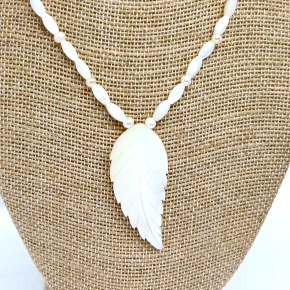 VINTAGE MOTHER OF PEARL MOP CARVED LEAF PENDANT NECKLACE PEARLS 925 STERLING - Picture 4 of 15